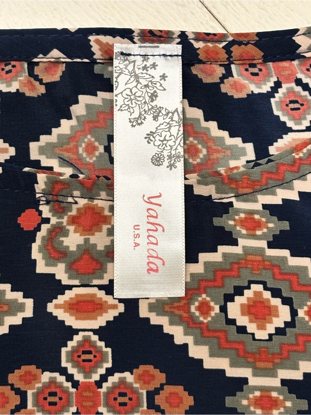 Yahada USA Geometric Print High Low Blouse Small Navy Boho 3/4 Sleeve Top - Picture 3 of 5